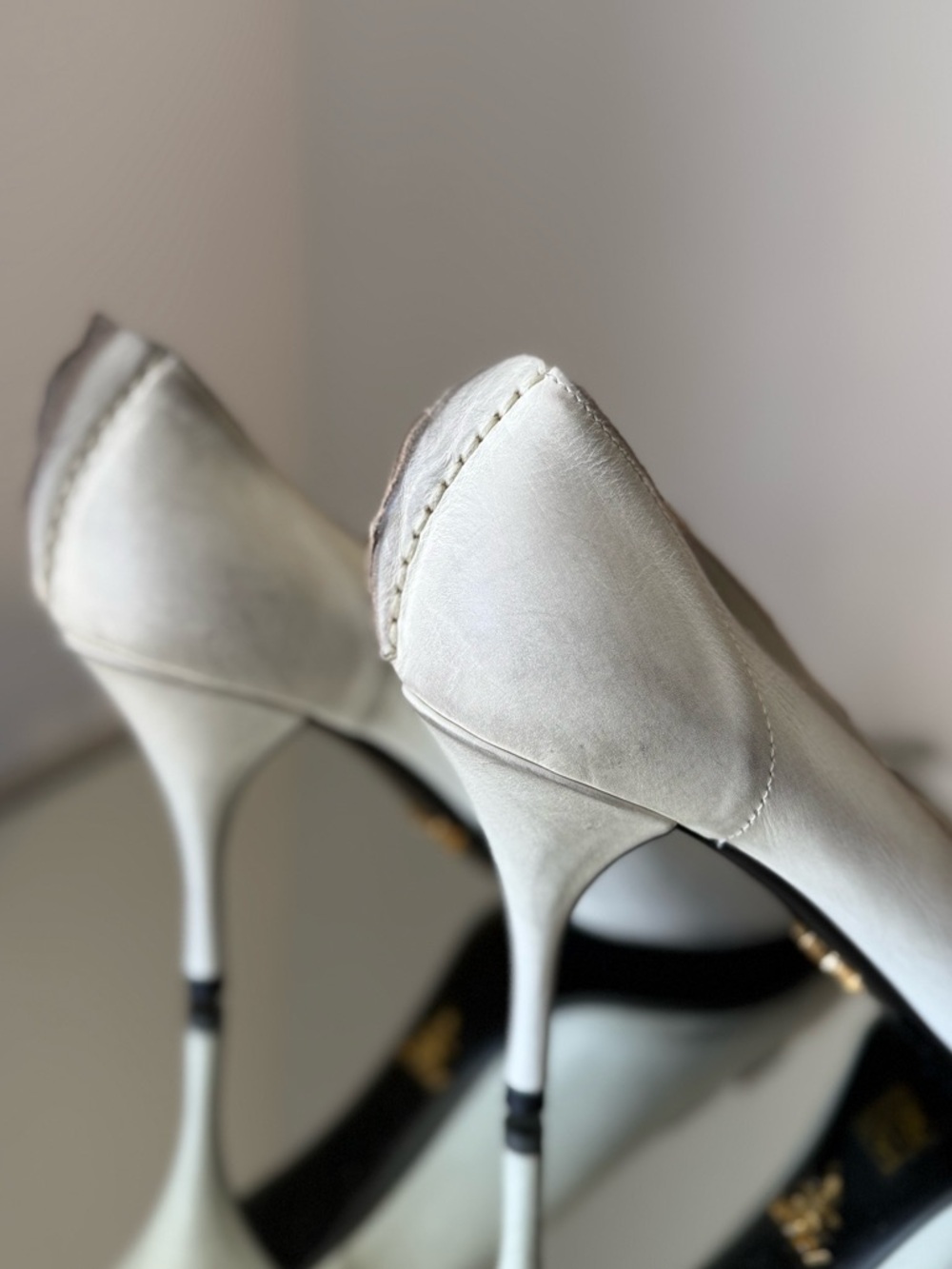 New Prada Antiqued Leather Pumps $1,550 39.5 - Picture 9 of 16